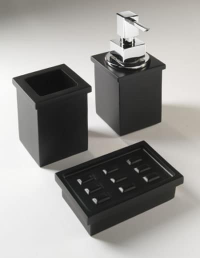 Produzione-set-bagno-neri-moderni-vetro-design-carpi